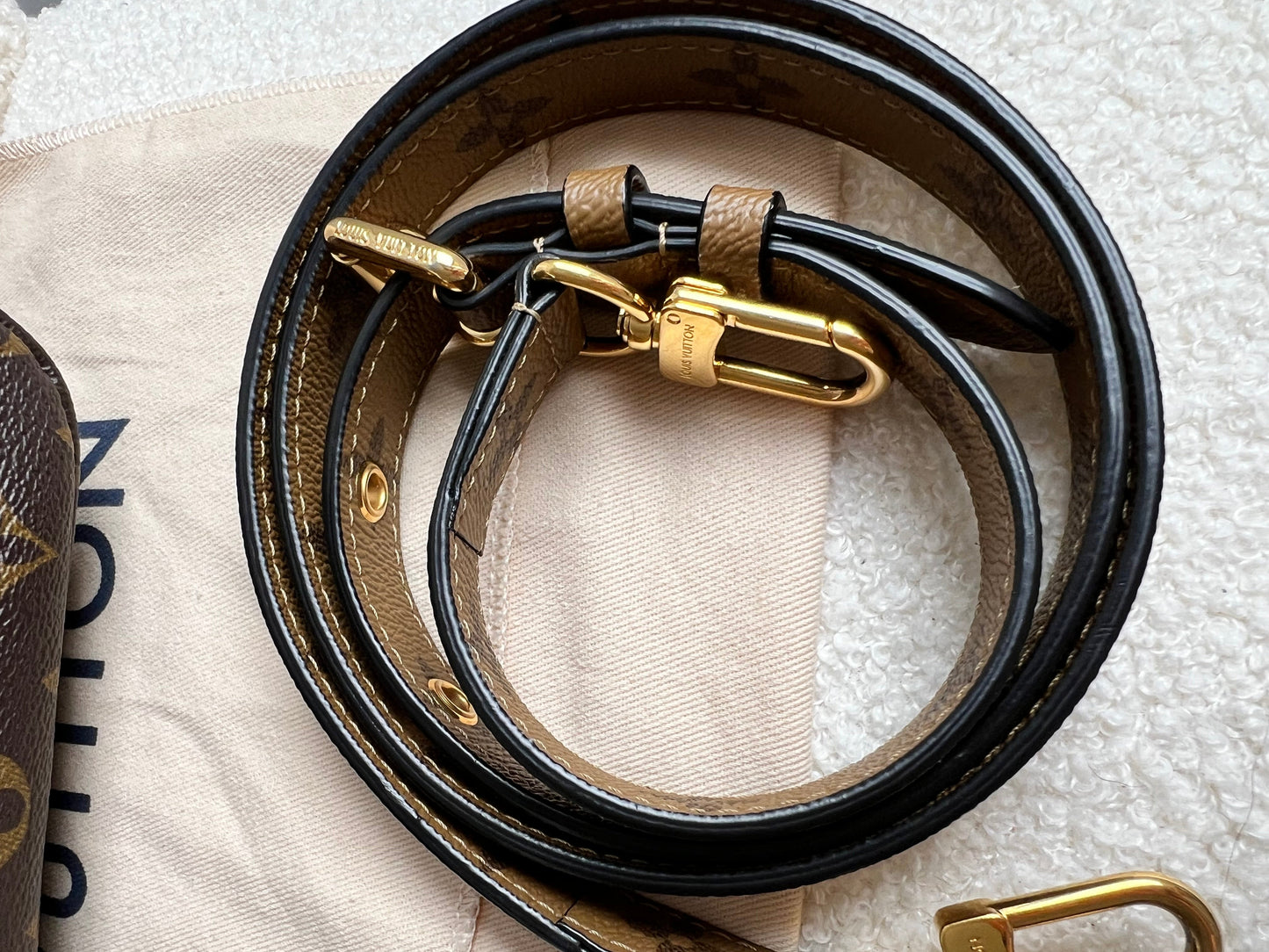 Louis Vuitton Pochette Metis Reverse Monogram (RRP £1,970)