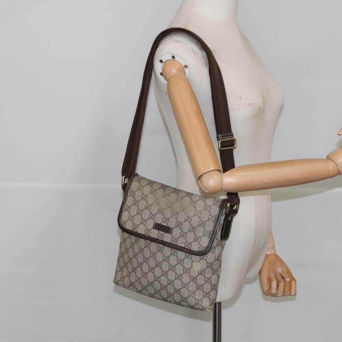 GUCCI GG Supreme Shoulder Bag PVC Beige 223666 101285