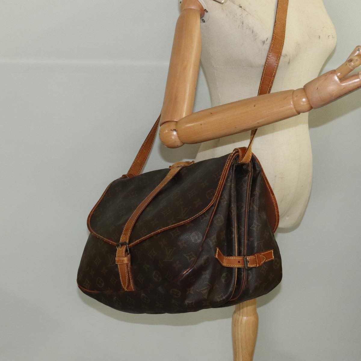 LOUIS VUITTON Monogram Saumur 35 Shoulder Bag M42254 LV 101695
