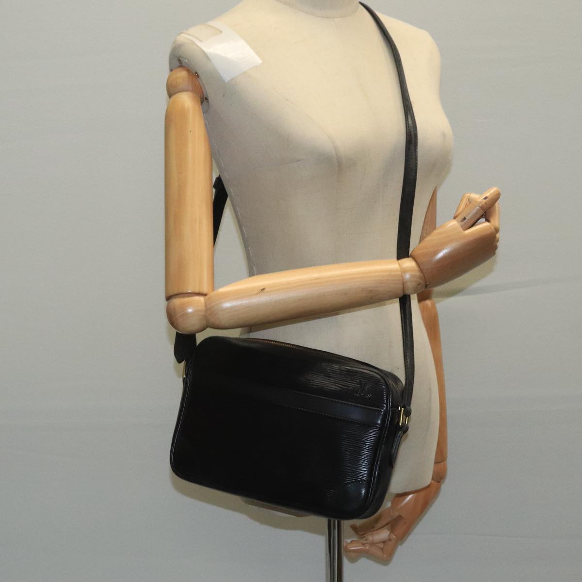 LOUIS VUITTON Epi Trocadero 23 Shoulder Bag Black M52302 LV 101714