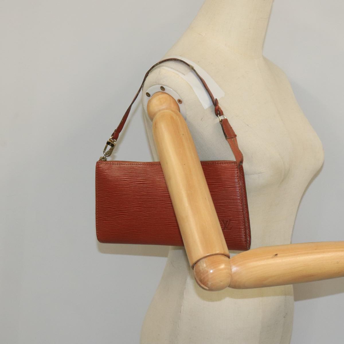 LOUIS VUITTON Epi Pochette Accessoires Pouch Brown M52953 LV 103752
