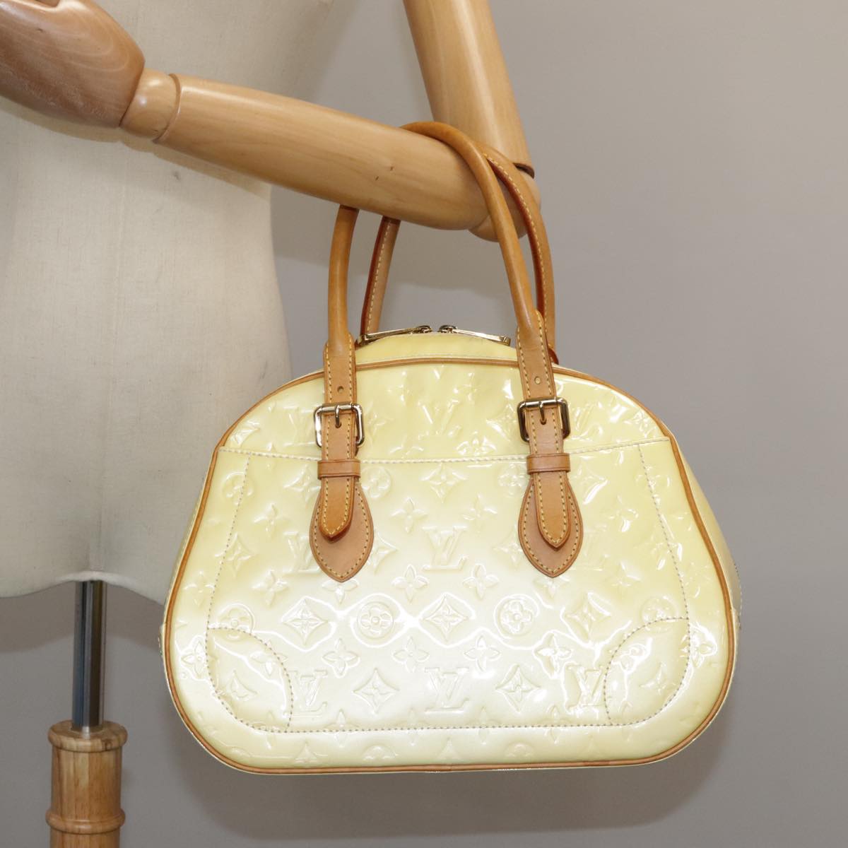 LOUIS VUITTON Monogram Vernis Summit Drive Hand Bag Perle M93514 LV 104052