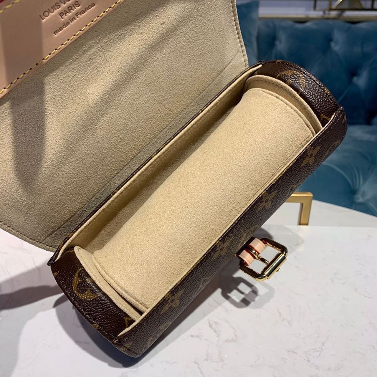 LV 3 Watch Case Monogram Canvas For Women, Travel Bags 7.9in/20cm LV M47530