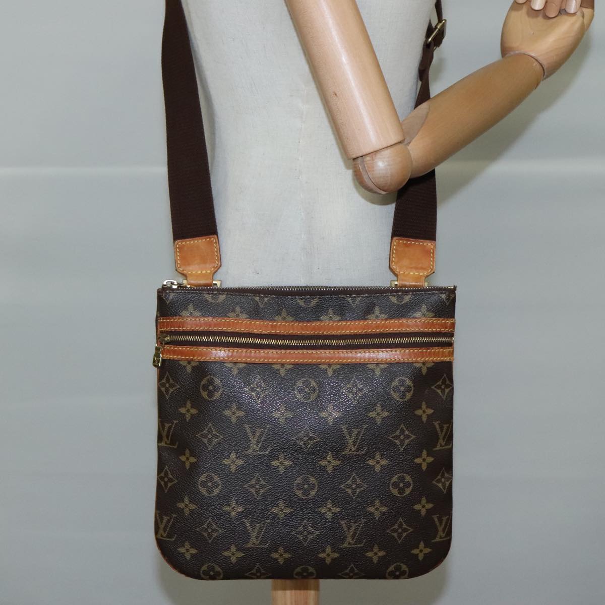 LOUIS VUITTON Monogram Pochette Bosphore Shoulder Bag M40044 LV 104230