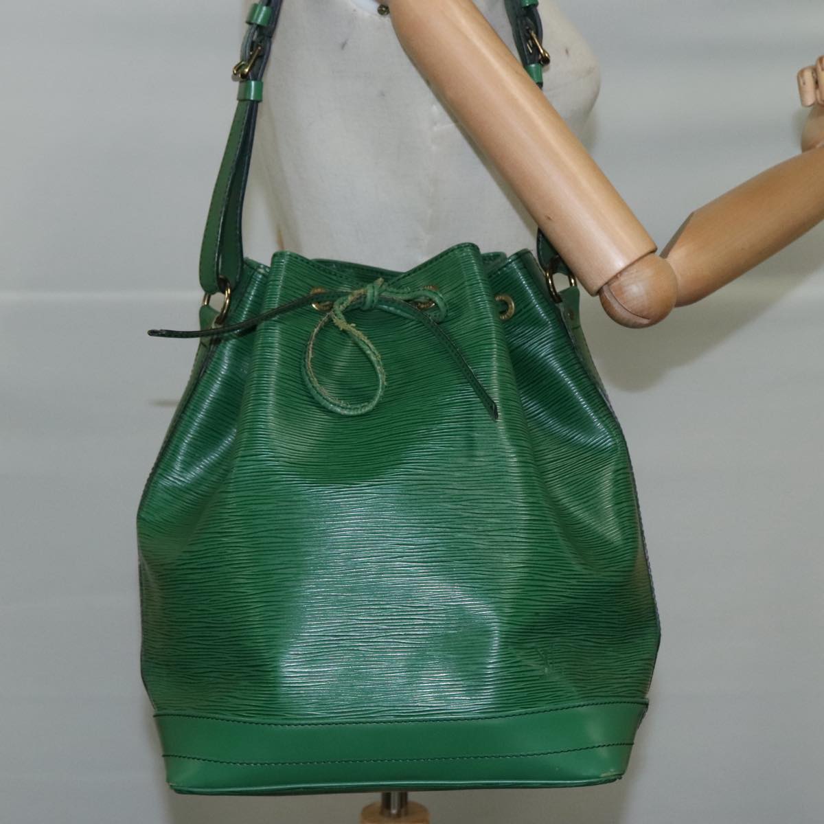 LOUIS VUITTON Epi Noe Shoulder Bag Green M44004 LV 104236