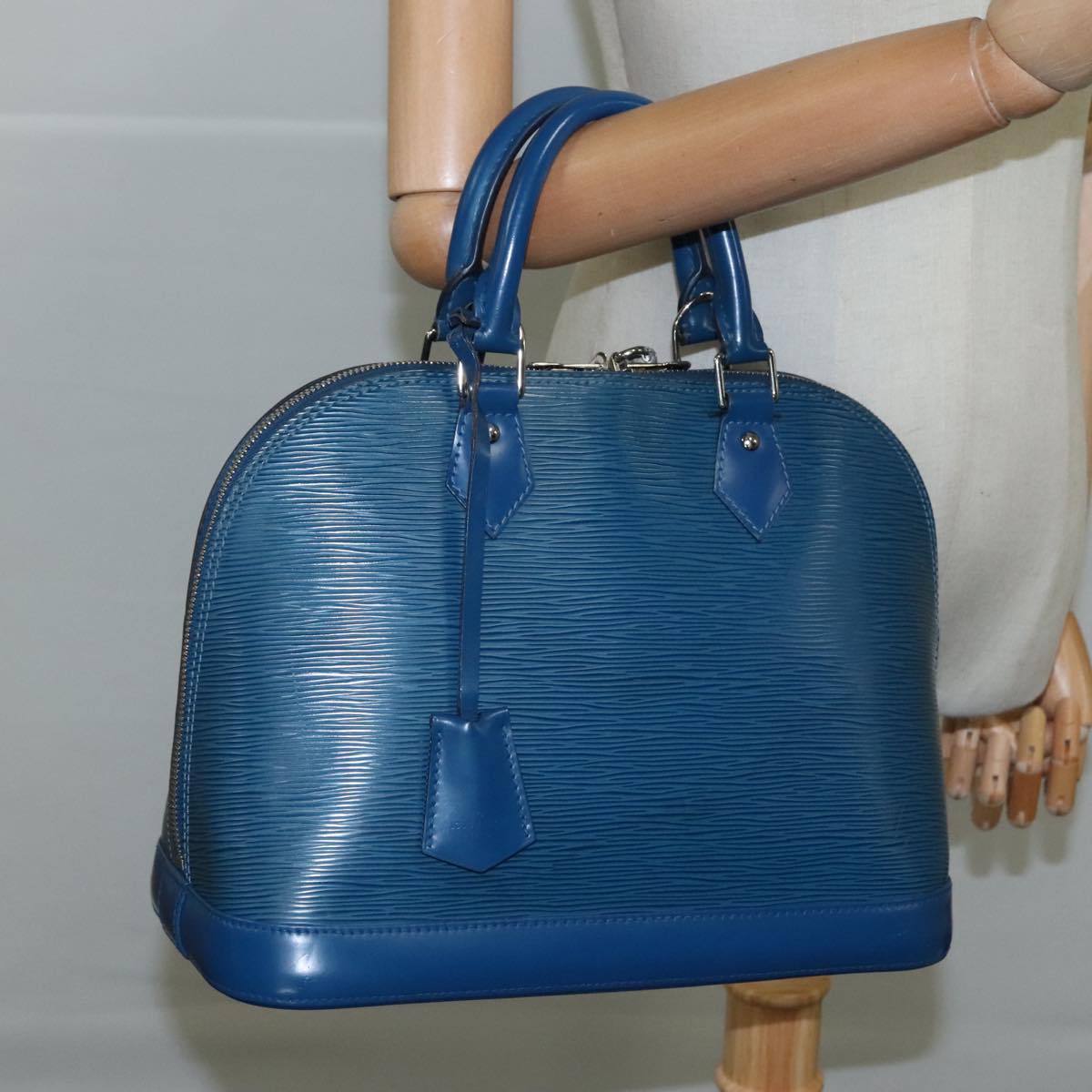 LOUIS VUITTON Epi Alma PM Hand Bag Blue Cyan M40624 LV 104323