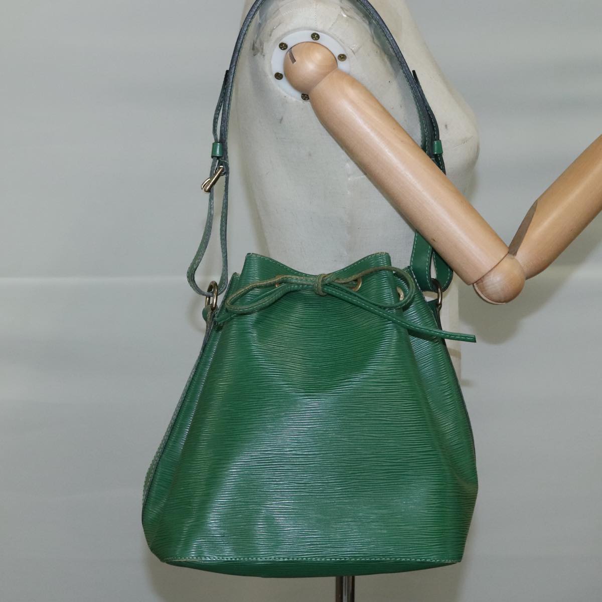 LOUIS VUITTON Epi Petit Noe Shoulder Bag Green M44102 LV 104433