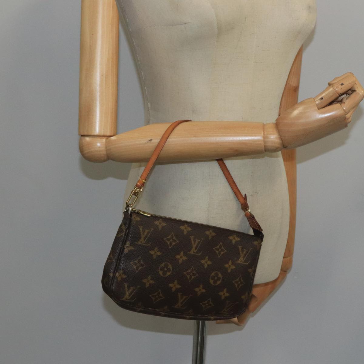 LOUIS VUITTON Monogram Pochette Accessoires Pouch M51980 LV 104671