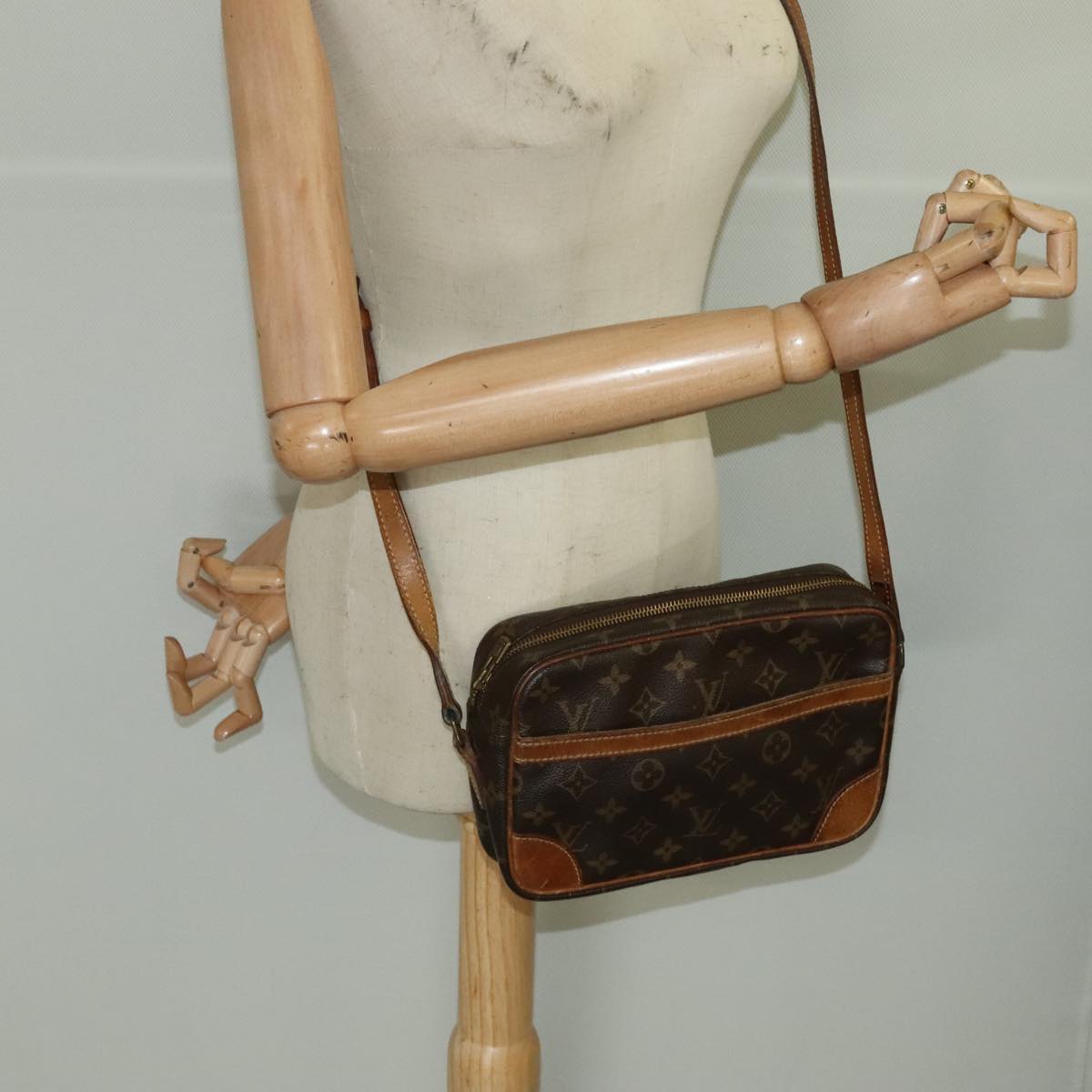 LOUIS VUITTON Monogram Trocadero 23 Shoulder Bag M51276 LV 104707