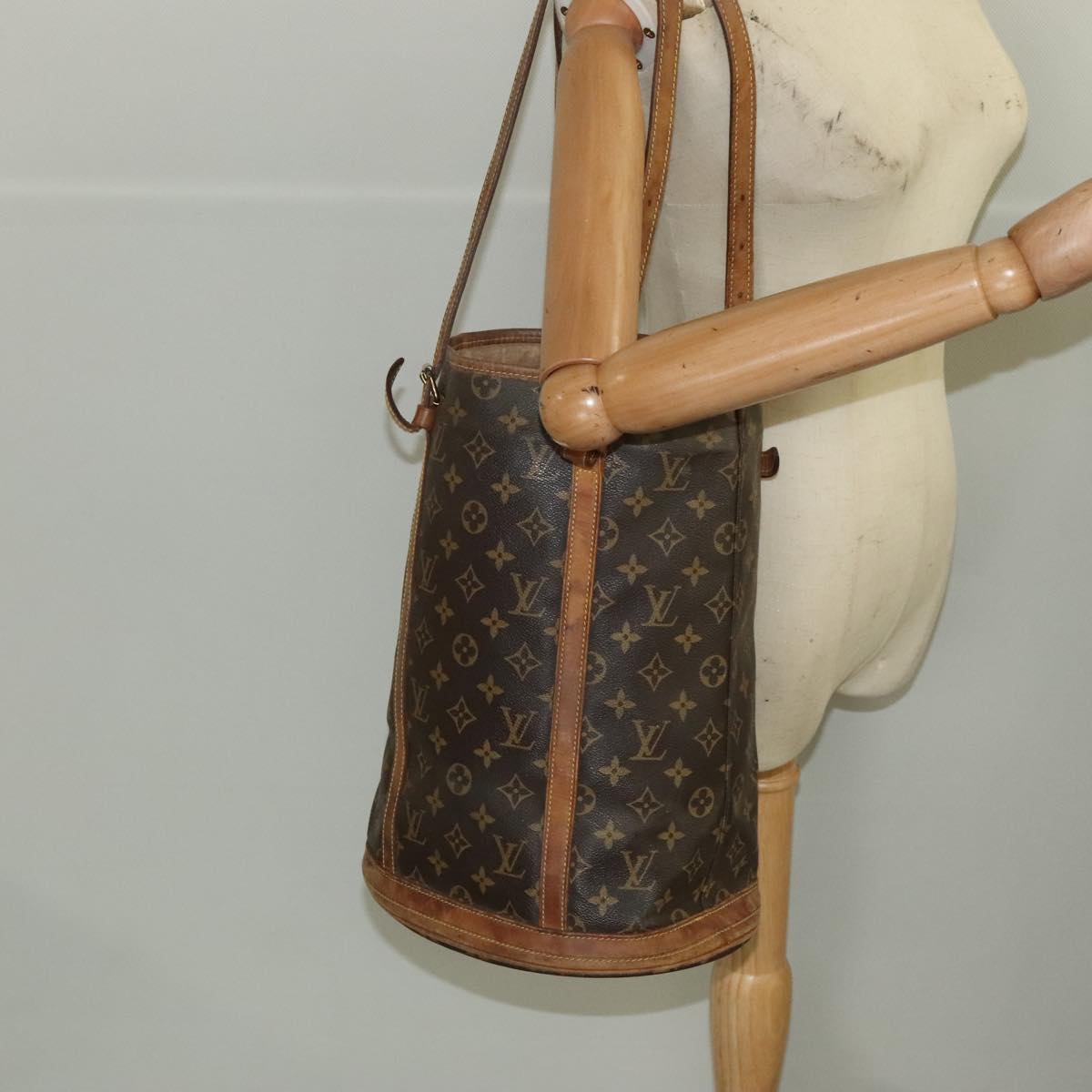 LOUIS VUITTON Monogram Bucket GM Shoulder Bag M42236 LV 104947