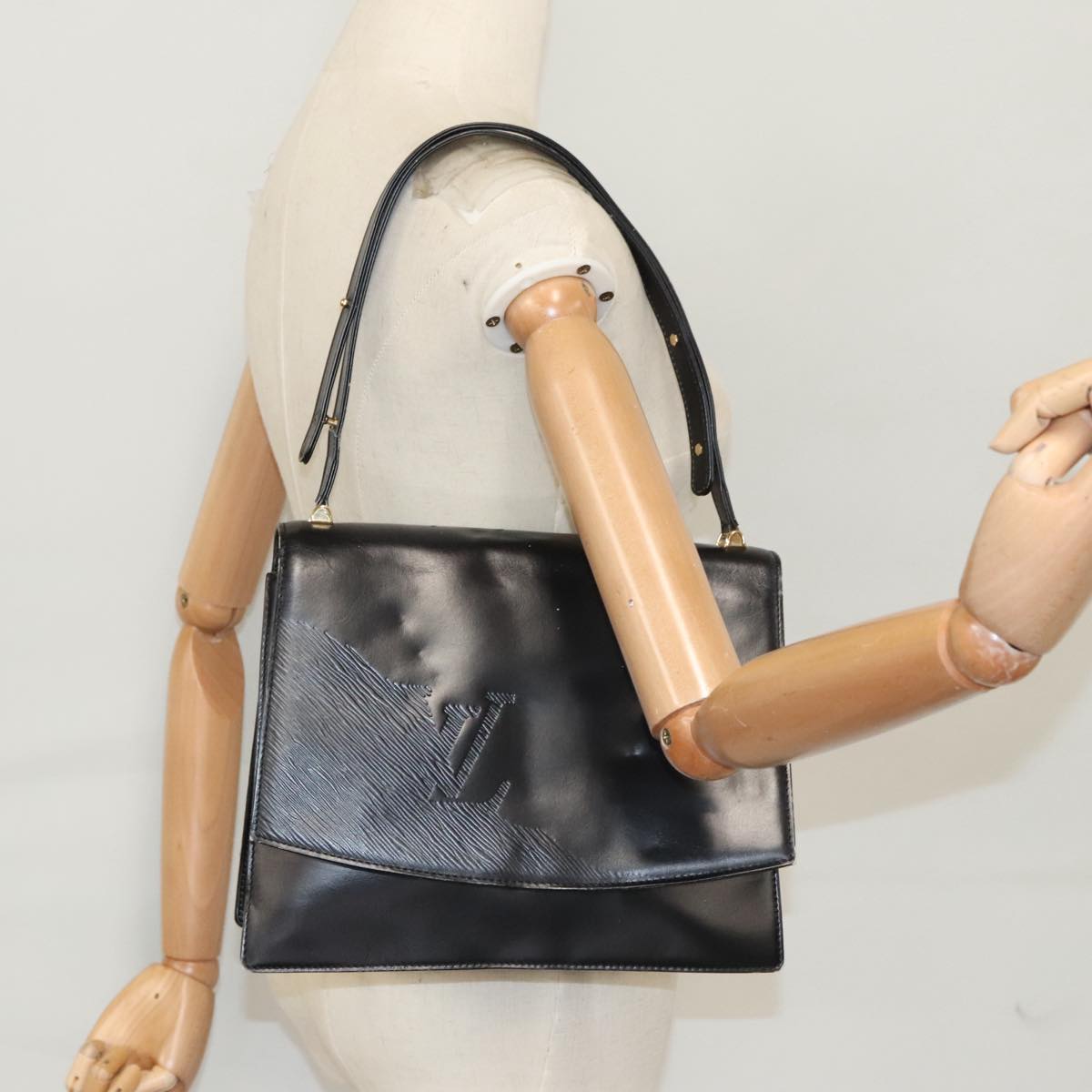 LOUIS VUITTON Opera Line Delph Shoulder Bag Leather Black M63932 LV 105118