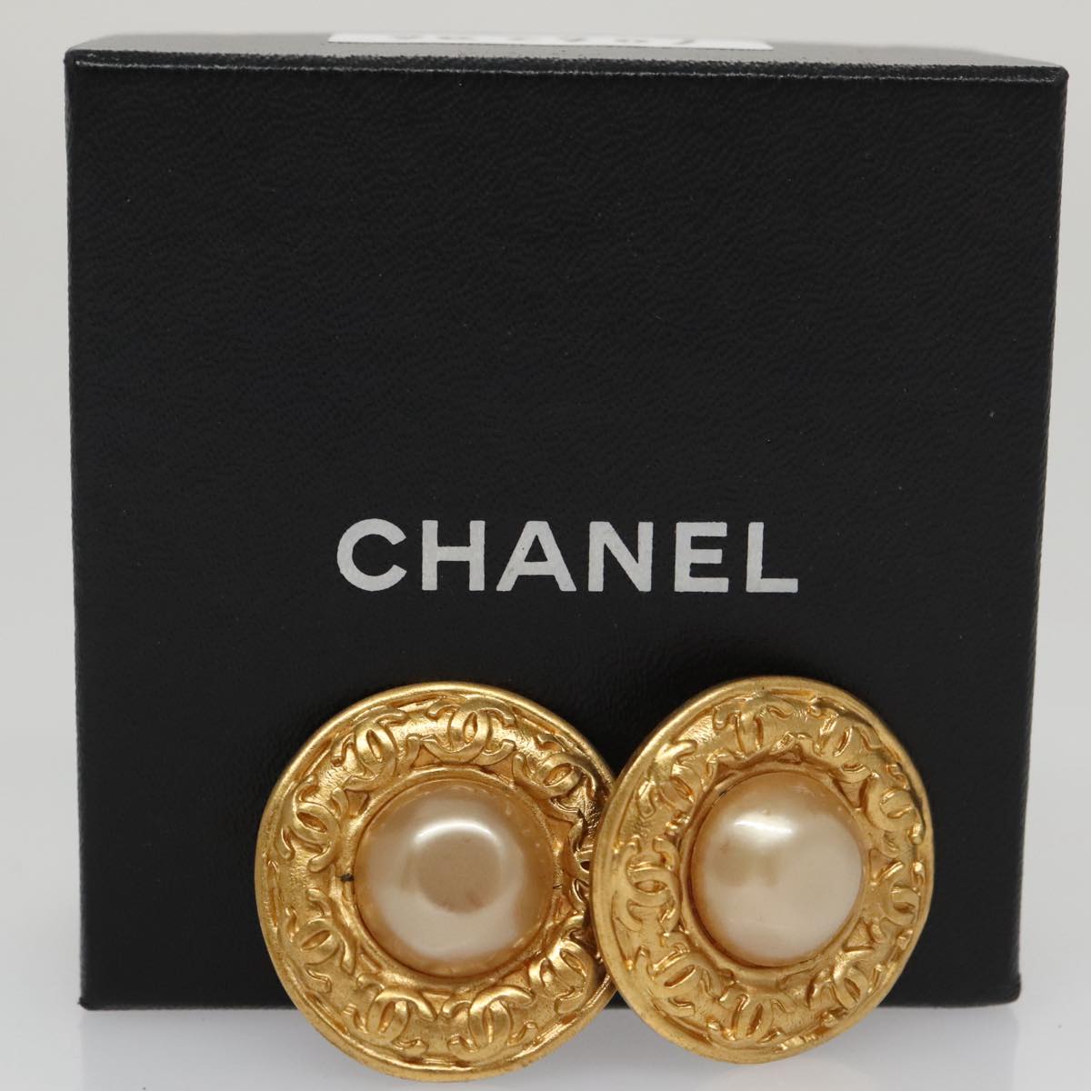 CHANEL Earring metal Gold CC 106286