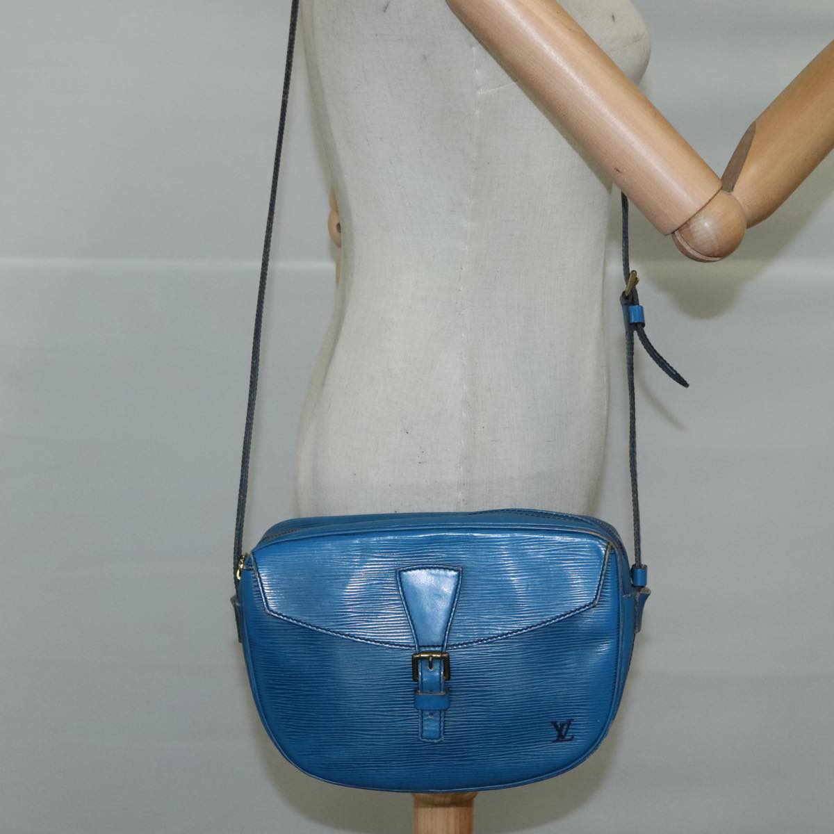LOUIS VUITTON Epi June Feuille Shoulder Bag Blue M52155 LV 107061