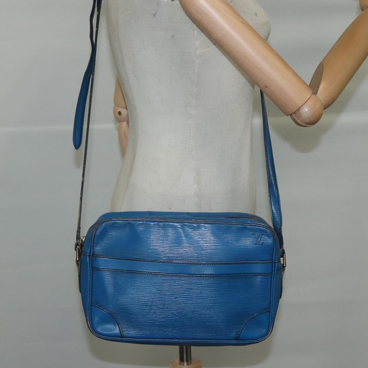LOUIS VUITTON Epi Trocadero 27 Shoulder Bag Blue M52315 LV 107063