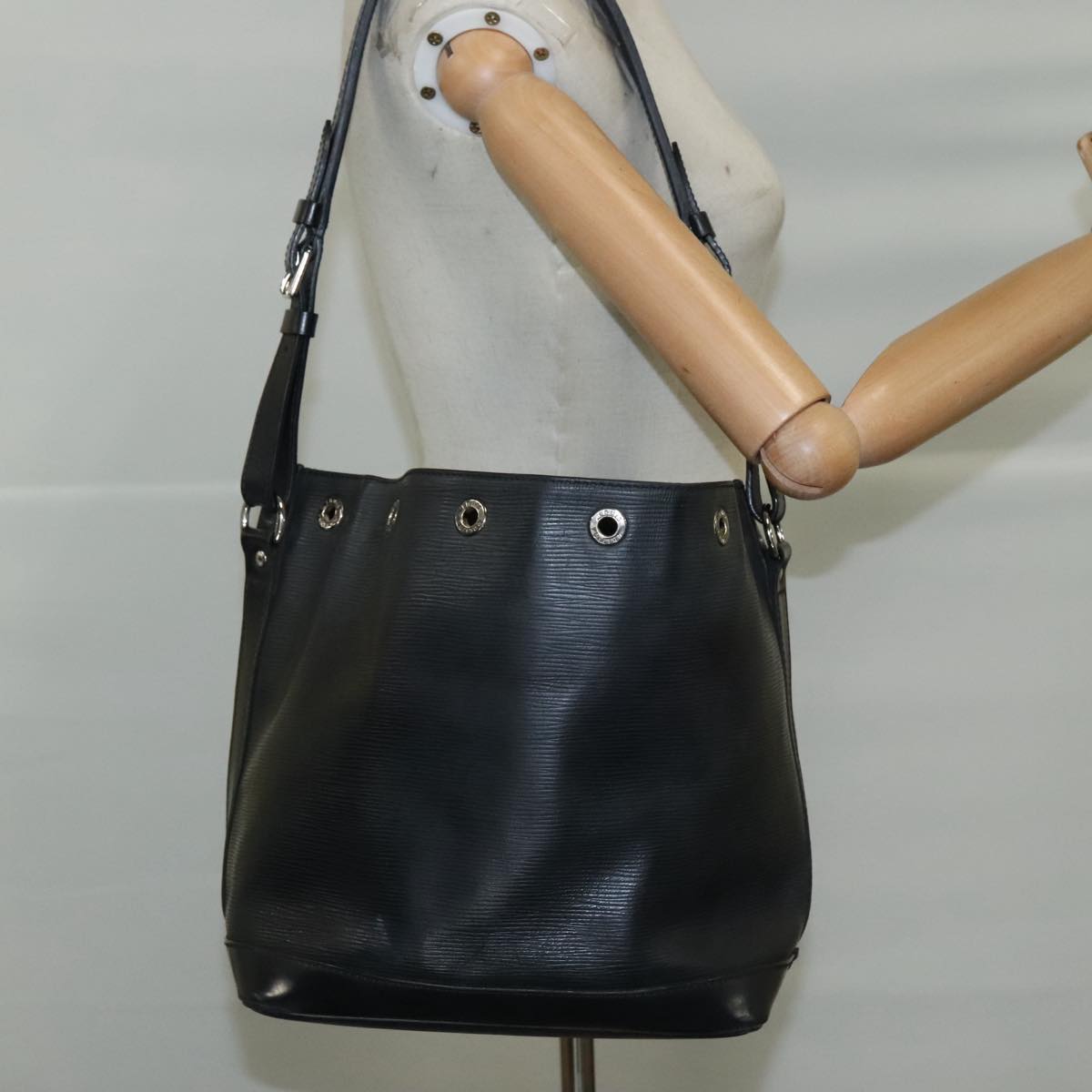 LOUIS VUITTON Epi Noe Shoulder Bag Black M44002 LV 107066