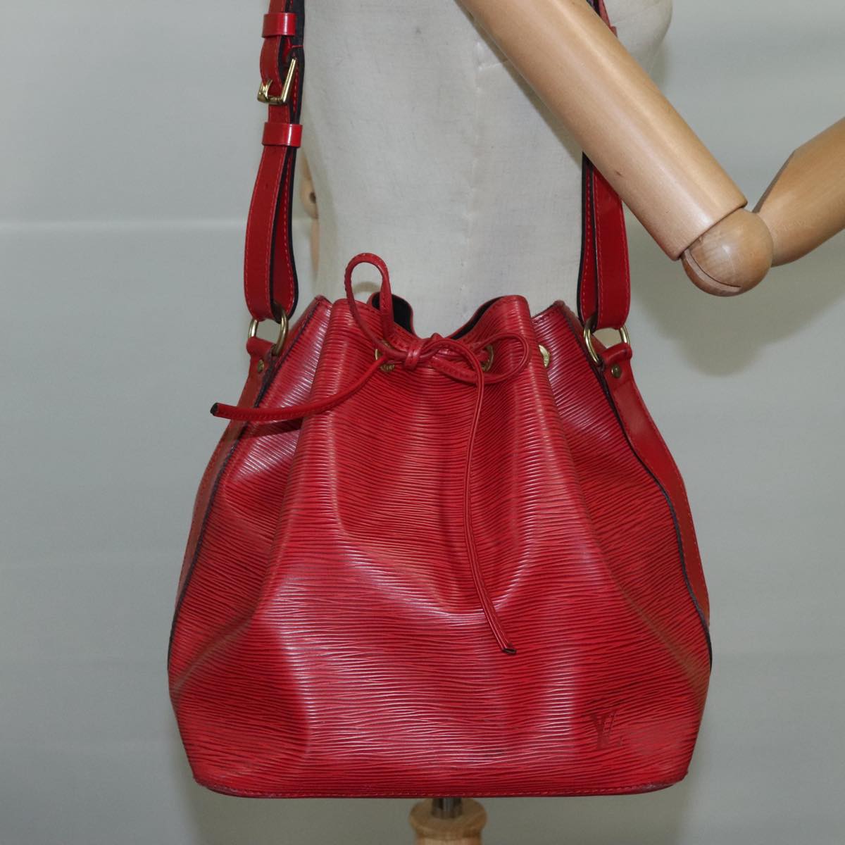 LOUIS VUITTON Epi Petit Noe Shoulder Bag Red M44107 LV 107068