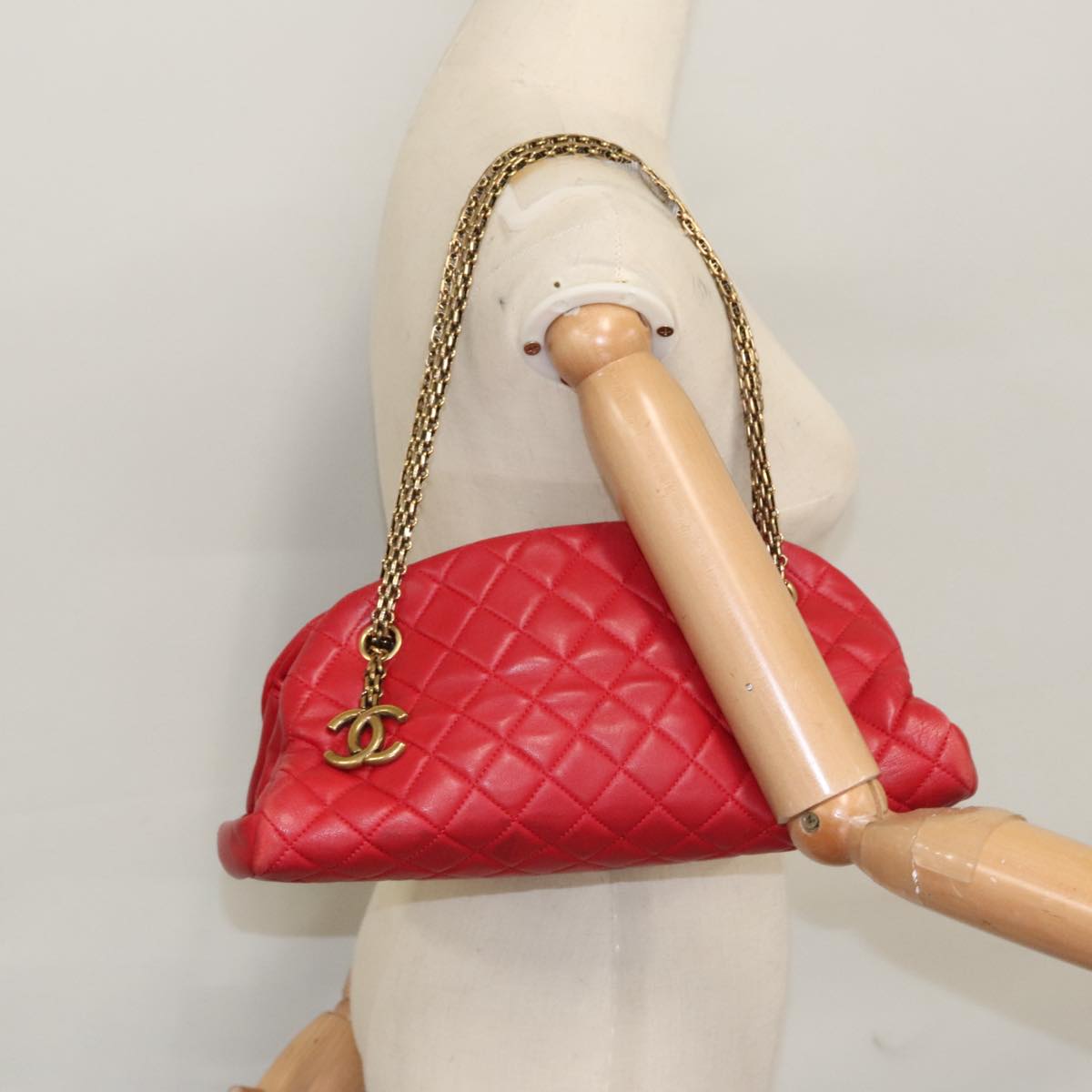 CHANEL Matelasse Chain Shoulder Bag Leather Red Gold CC 108309