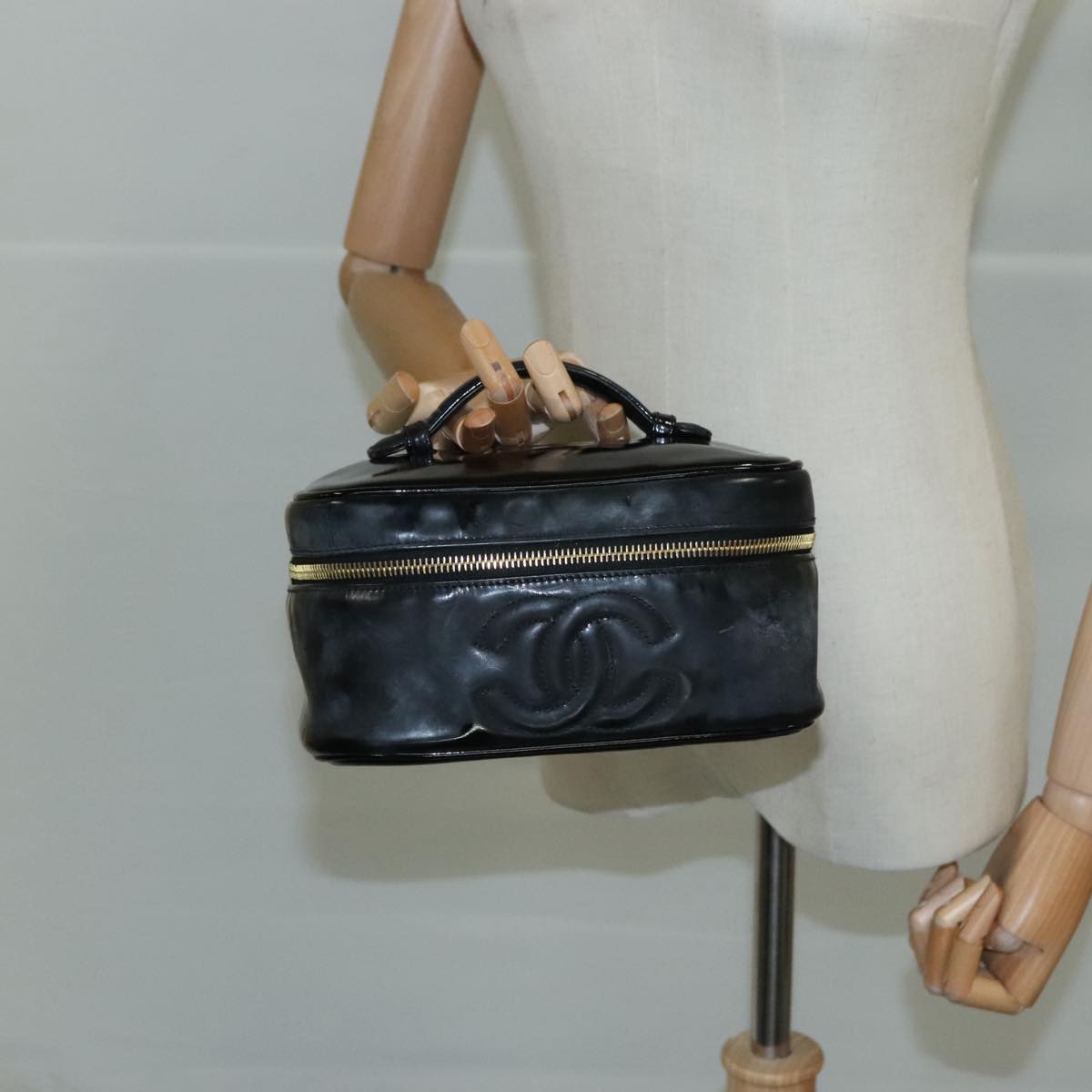 CHANEL COCO Mark vanity Pouch Patent leather Black Gold CC 108580