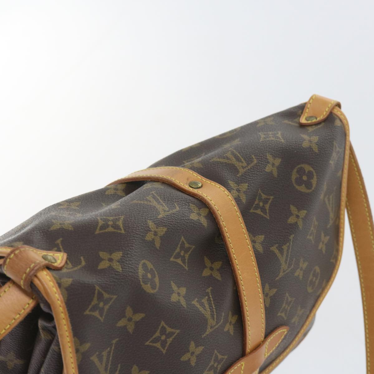 Louis Vuitton Saumur 30 Canvas Shoulder Bag ()
