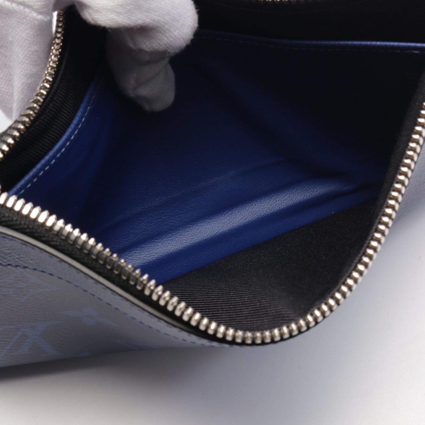 Louis Vuitton Pochette Discovery PM Coin Case M30278