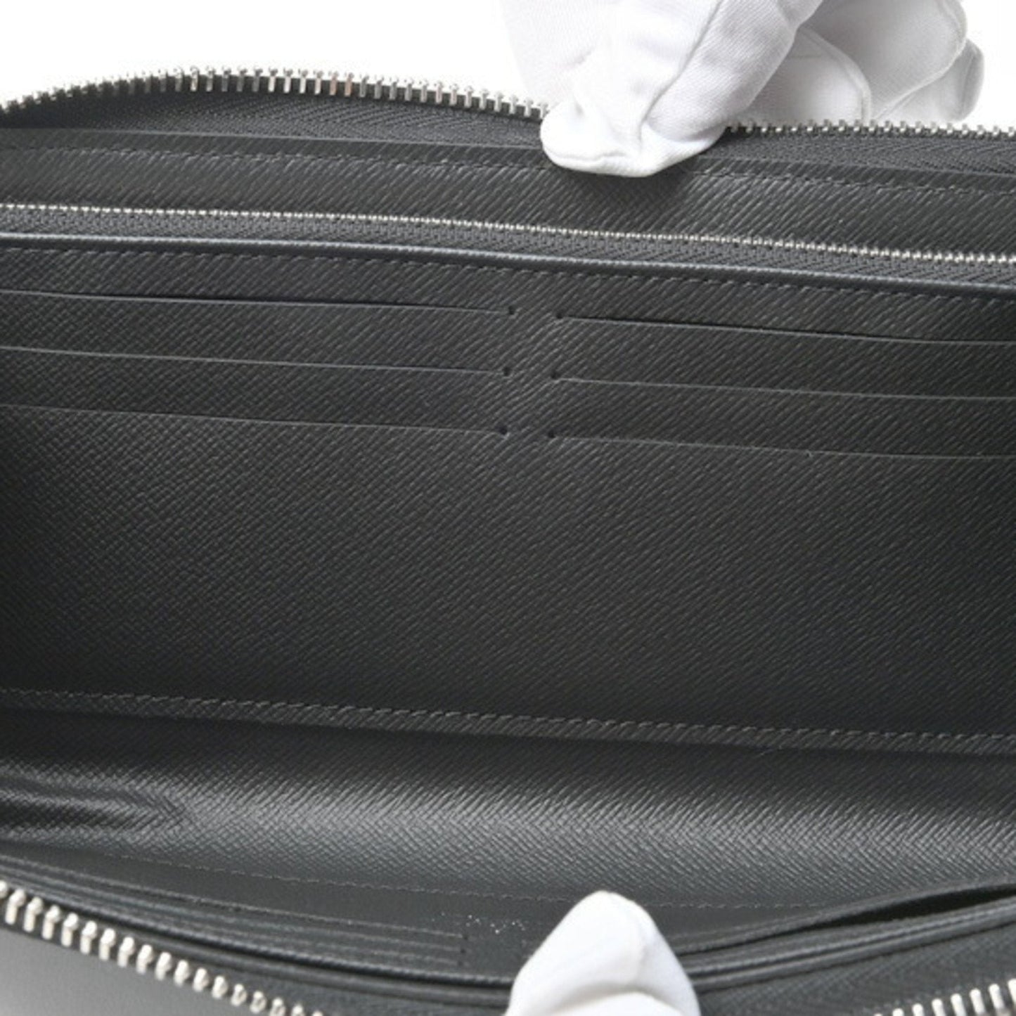 Louis Vuitton Zippy Leather Wallet ()