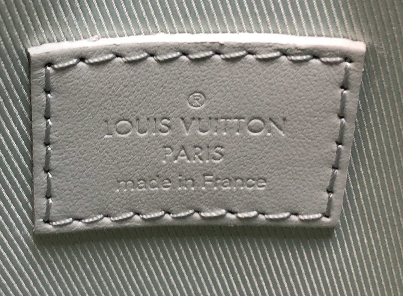 Louis Vuitton S Lock Vertical Wearable Wallet Monogram Taurillon Leather