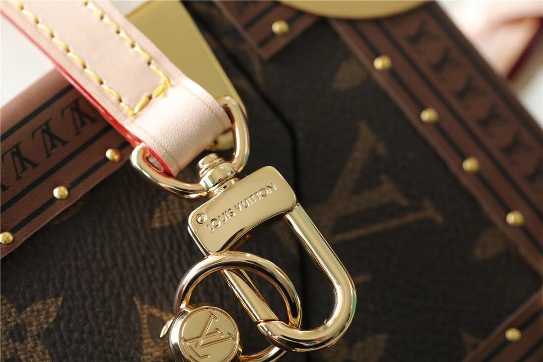 LV Camera Box Monogram Canvas By Nicolas Ghesquiere For Women, Shoulder And Crossbody Bags 21.5cm/8.5in LVÂÂ