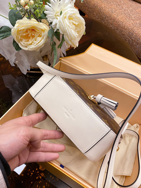 LOV2 Bags - Luxurious Bags 1055