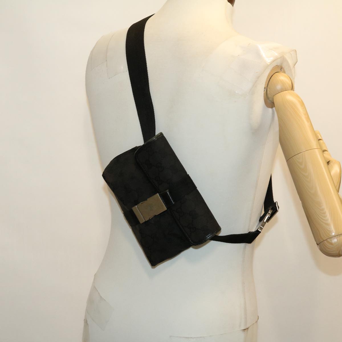 GUCCI GG Canvas Body Bag Black 30999