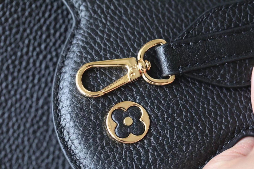 LV Capucines MM Taurillon Black For Women, Shoulder And Crossbody Bags 31.5cm/12.4in LV