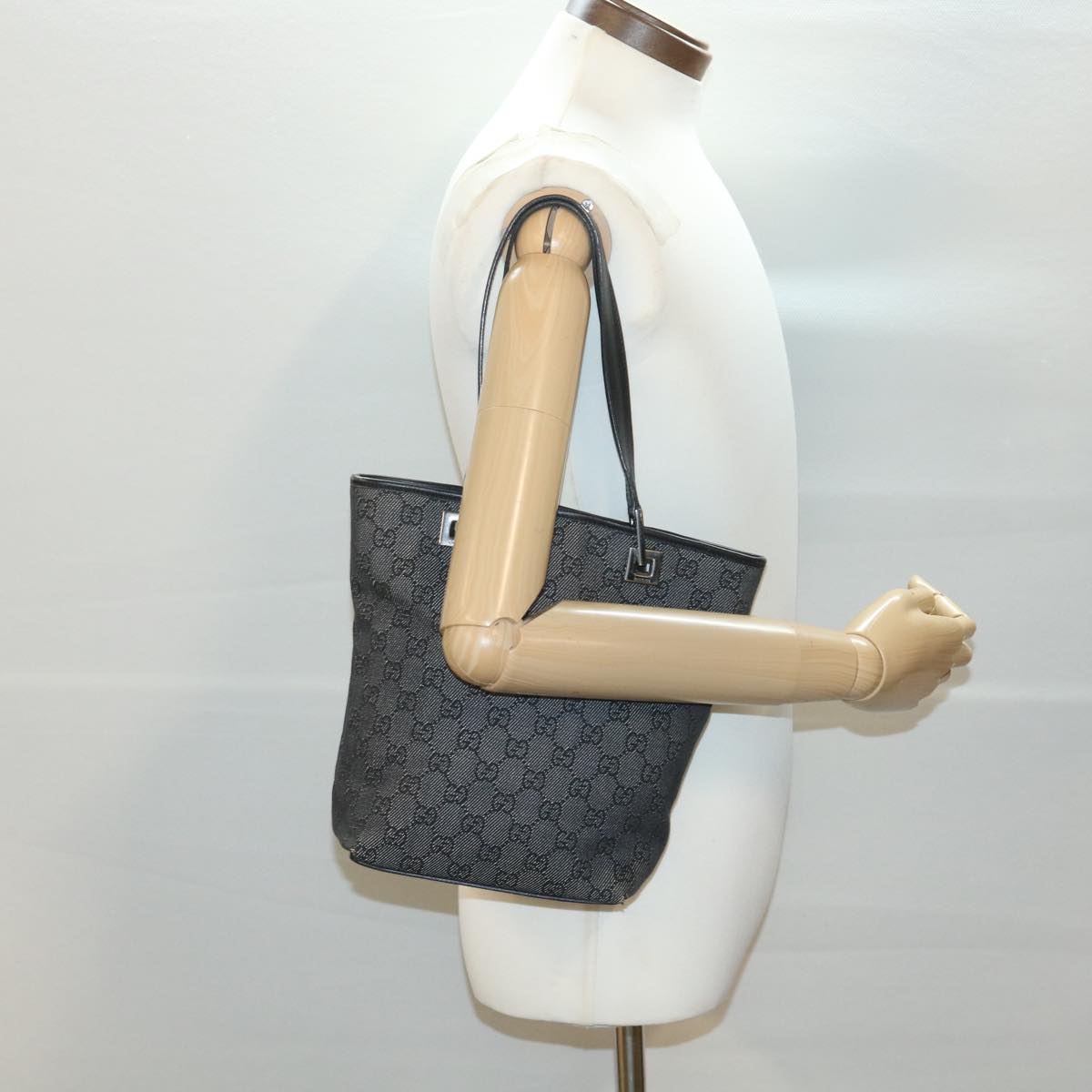 GUCCI GG Canvas Tote Bag Black 31244 36578