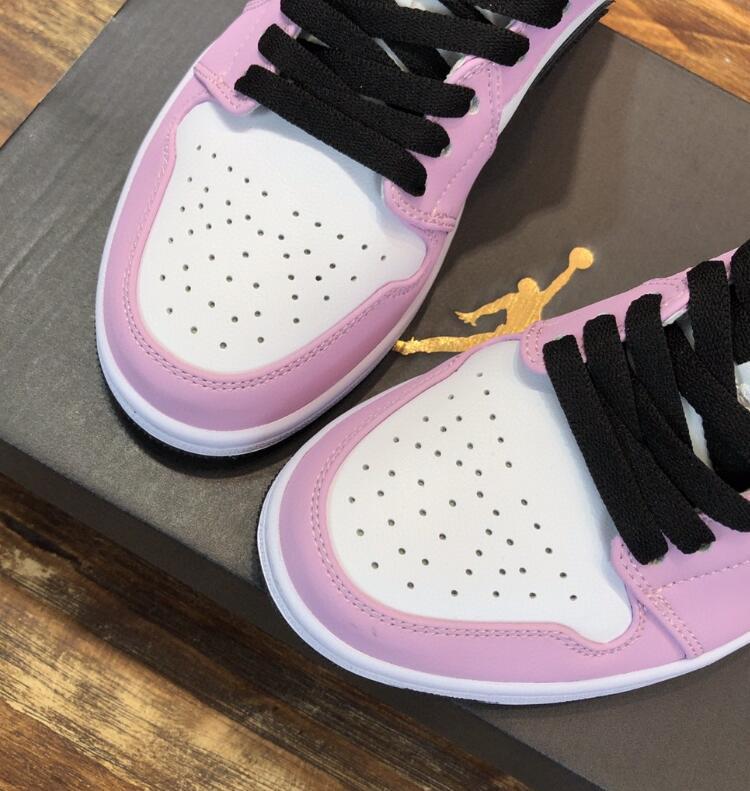 SAMC - NKE Shoes - 1050