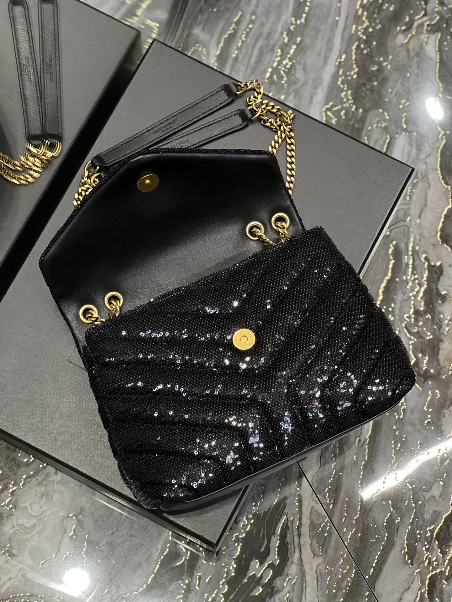 GLAMI Loulou Small Chain Bag Black For Women, Women’s Bags 9in/23cm YSL 494699FAAER1000