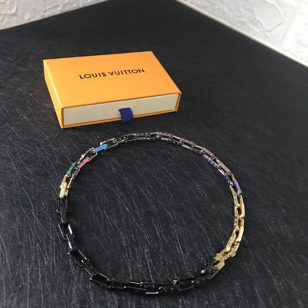 LV Necklaces 071