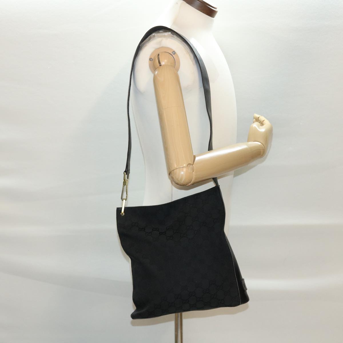 GUCCI GG Canvas Shoulder Bag Black 91761 40754