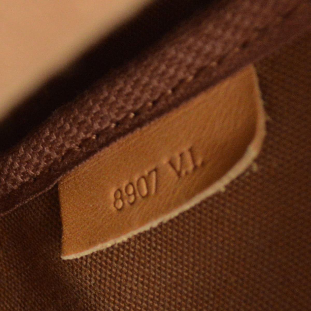 Louis Vuitton Monogram Saumur 35 Messenger Shoulder Bag M42254