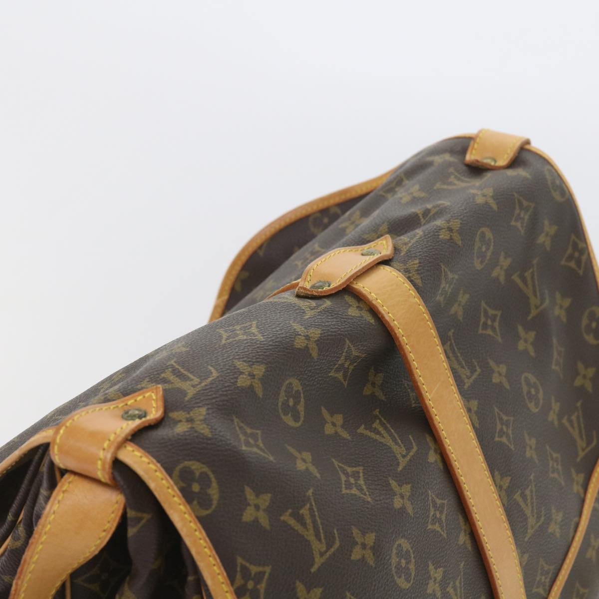 Louis Vuitton Saumur 35 Canvas Shoulder Bag ()