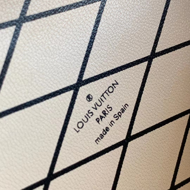 LOV2 Bags - Luxurious Bags 1970