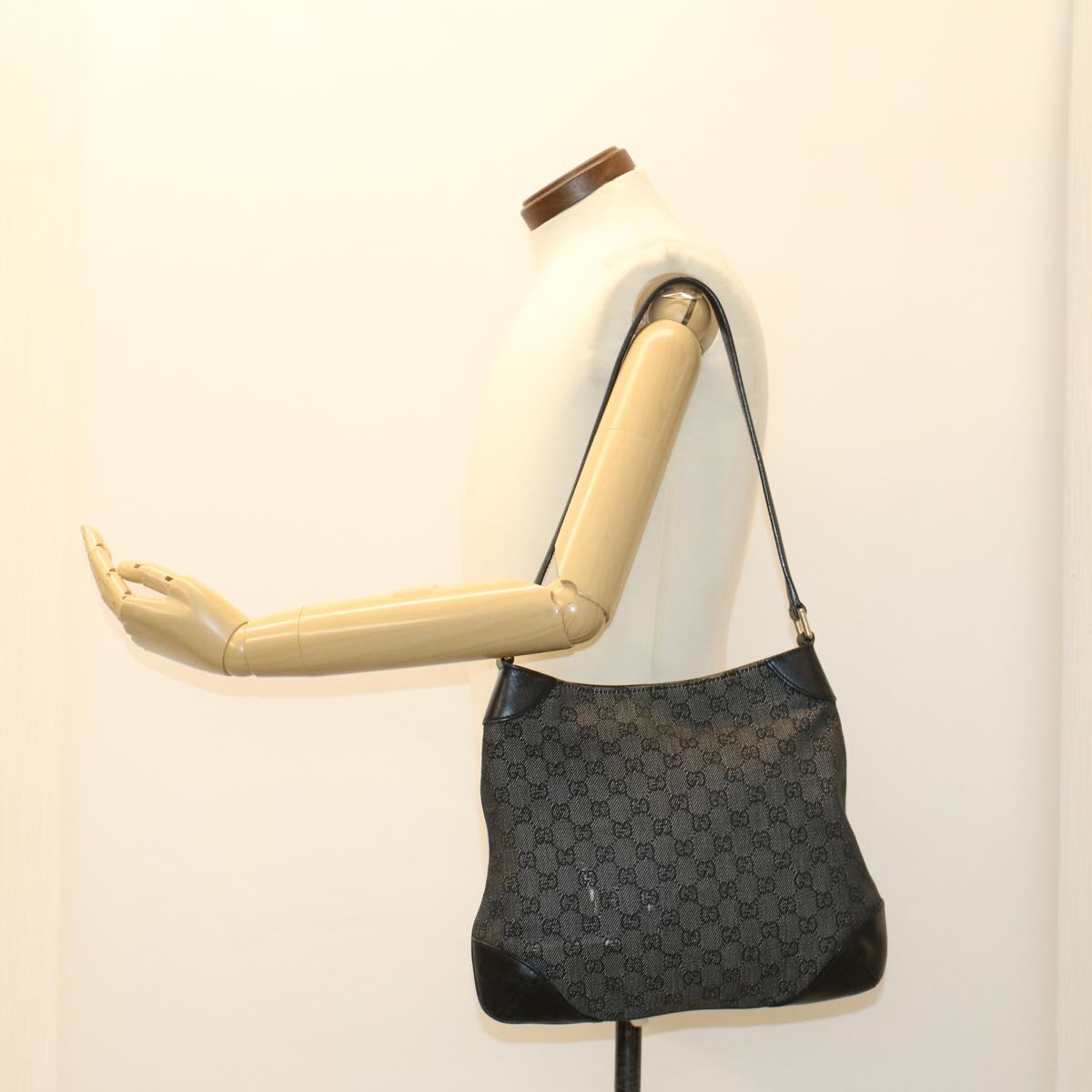 GUCCI GG Canvas Shoulder Bag Black 257296 47689