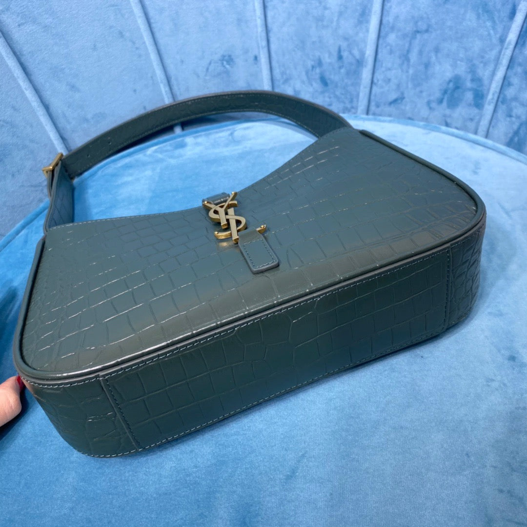 GLAMI Le 5 À 7 Hobo Bag In CrocoGLAMIle Embossed Shiny Dark Green For Women 9in/23cm YSL 657228DZE0W3045