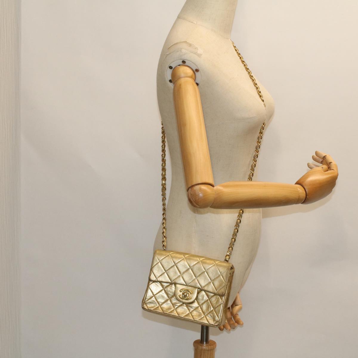 CHANEL Matelasse Turn Lock Chain Shoulder Bag Lamb Skin Gold CC 53752A