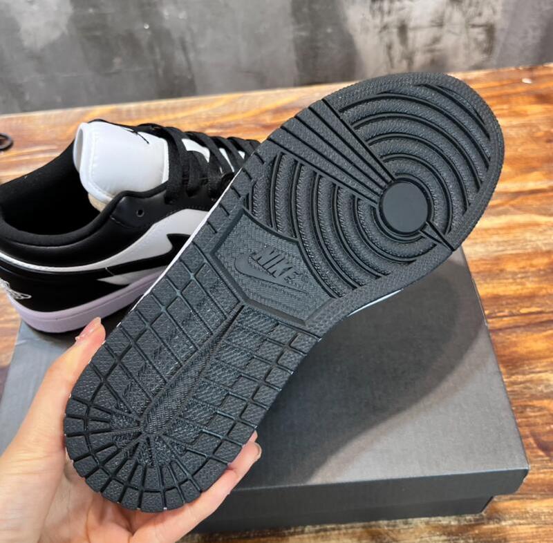 SAMC - NKE Shoes - 685