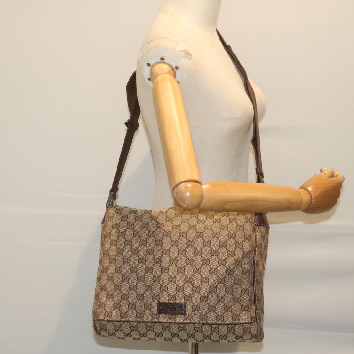 GUCCI GG Canvas Shoulder Bag Beige 146236 60797