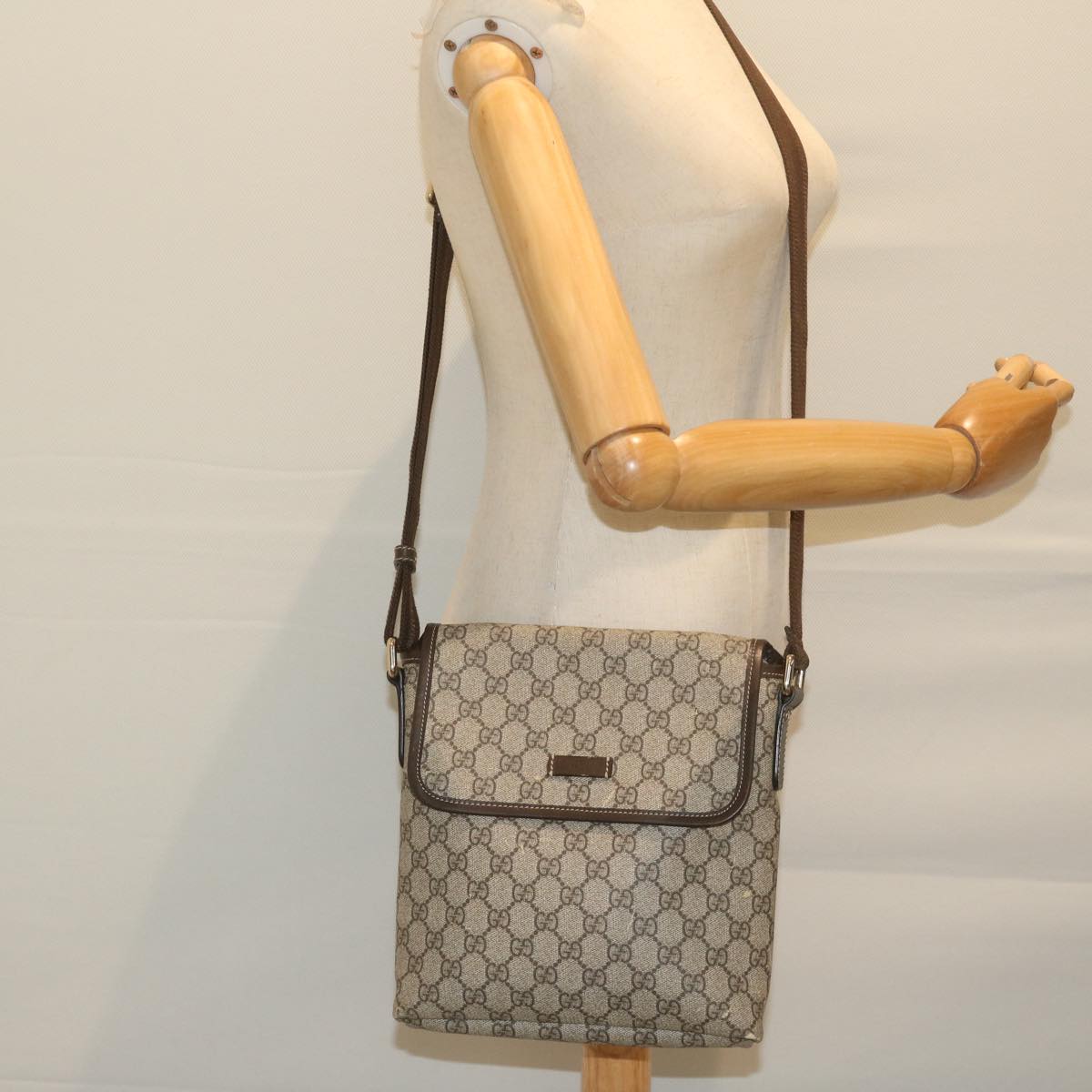 GUCCI GG Supreme Shoulder Bag PVC Leather Beige 223666 61785