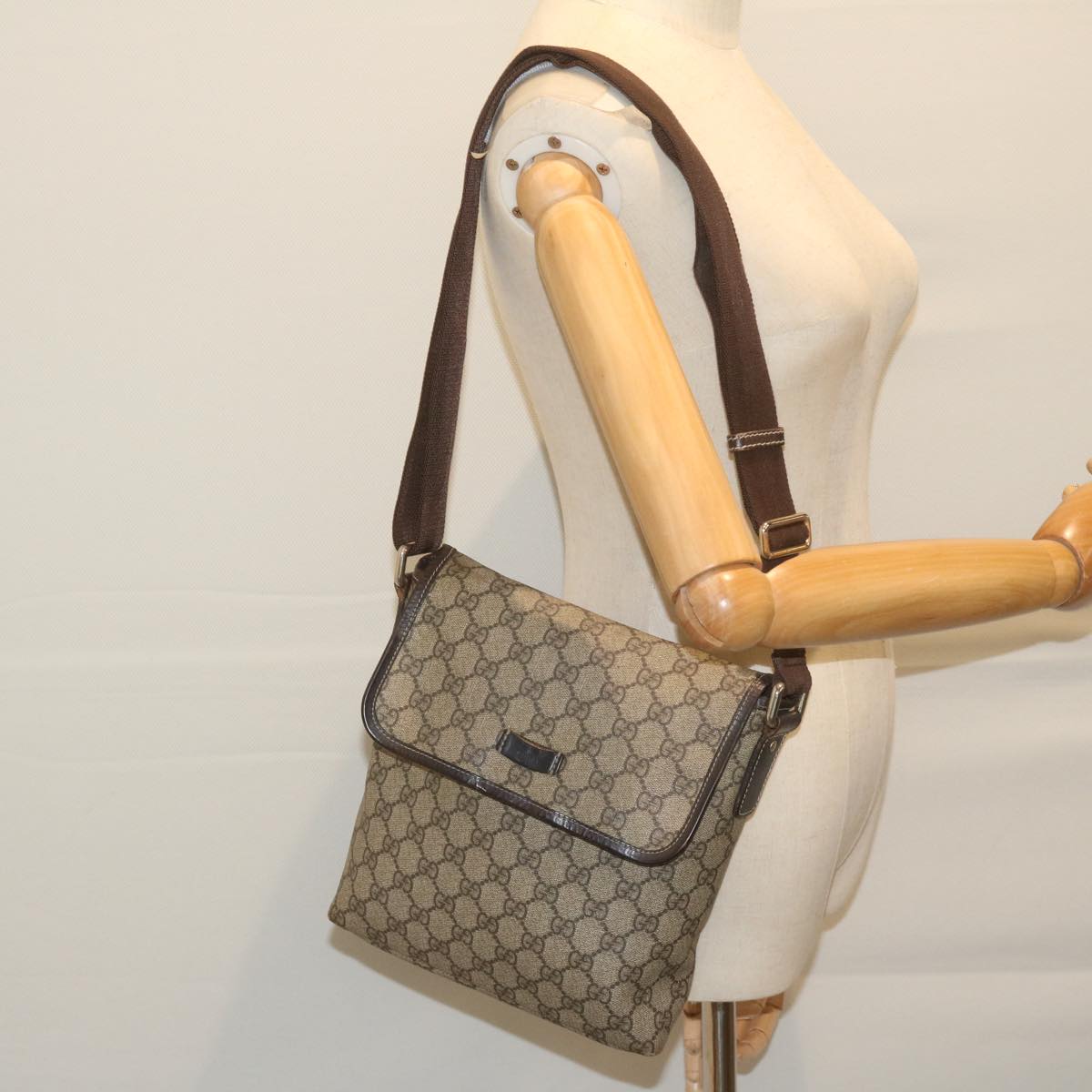 GUCCI GG Supreme Shoulder Bag PVC Leather Beige 223666 61786