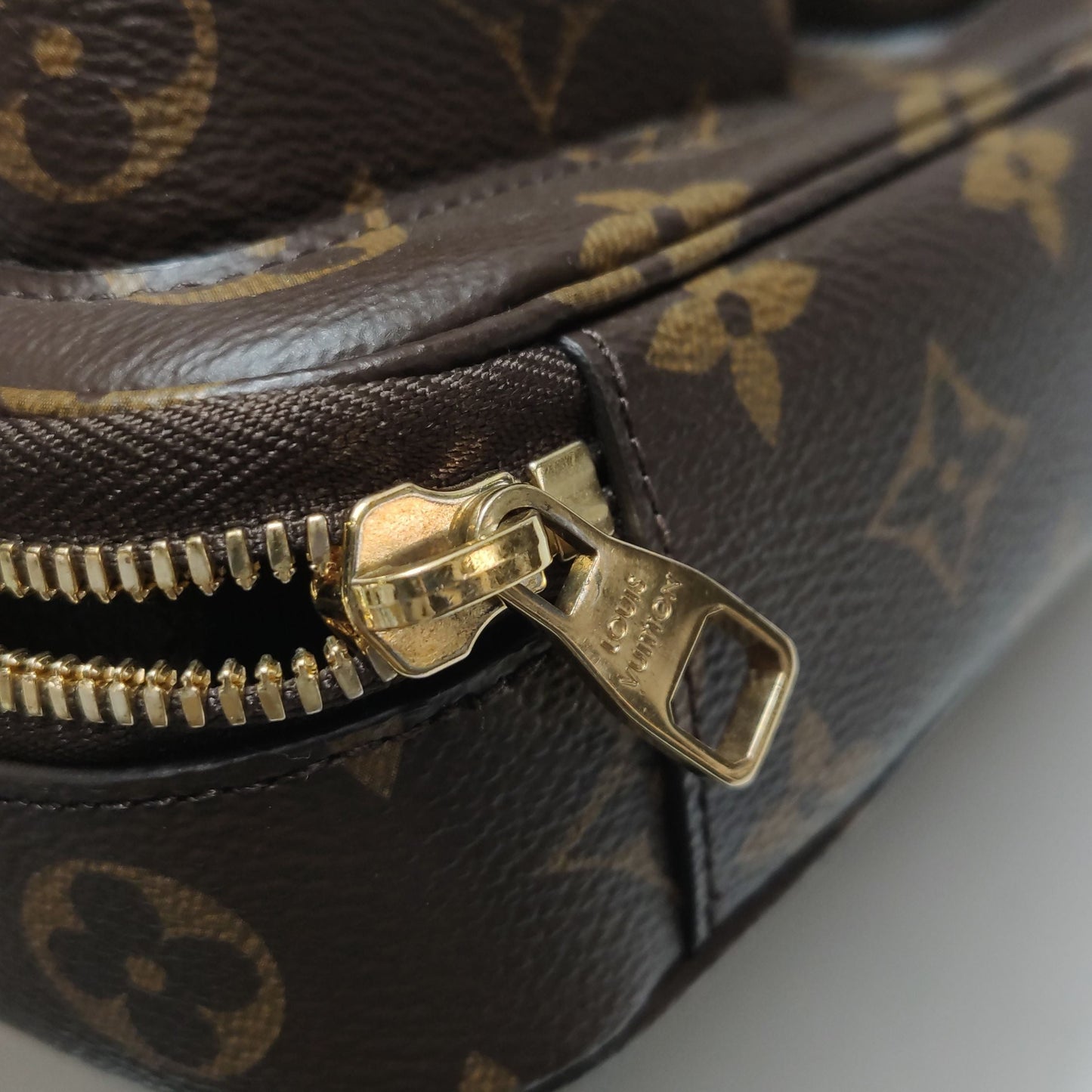 Preloved GLM-Utility Monogram Reporter Bag with Chip 250410781142967