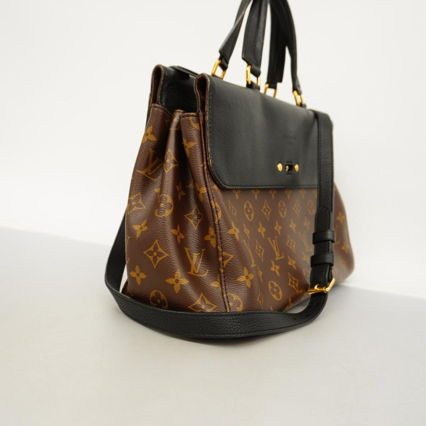 Louis Vuitton Vénus Canvas Shoulder Bag ()
