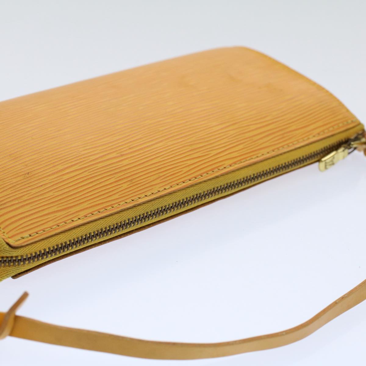 Louis Vuitton Pochette Accessoires Leather Handbag ()