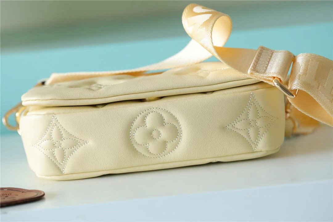 LV Wallet On Strap BuGLAMIlegram Monogram In Wallets and Small Leather Goods For Women Banane Yellow 7.9in/20cm LV M81400