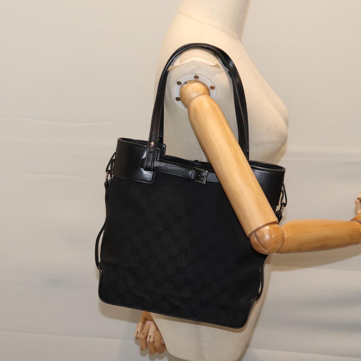 GUCCI GG Canvas Hand Bag Black 107757 71784